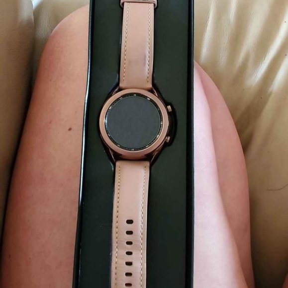 Samsung watch rose gold. Had screen protector on watch face since day 1. - Picture 4 of 4